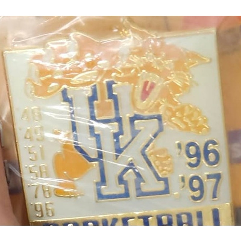 Vintage University of Kentucky Wildcats Basketball Pin 1996 1997 NOS