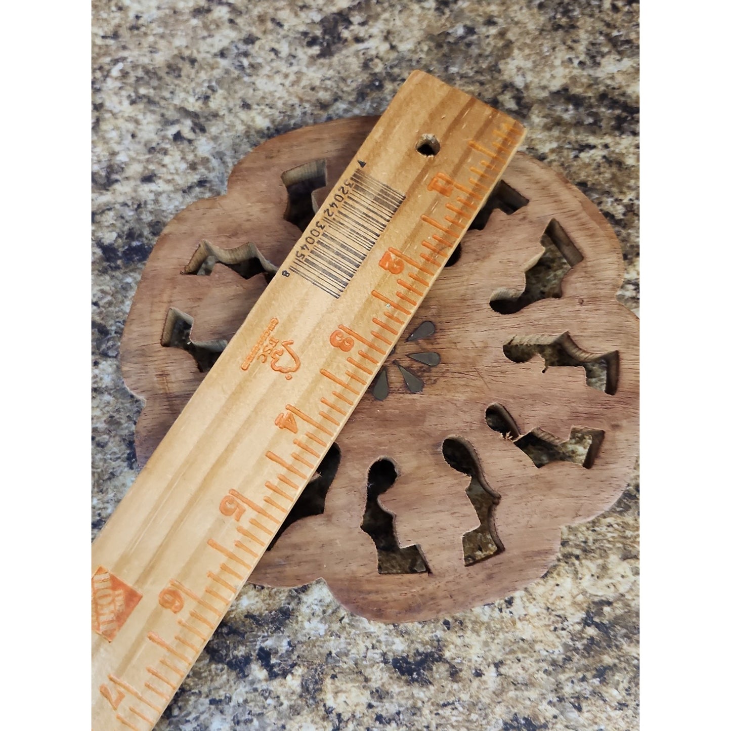 Vintage Hand Carved Footed Wooden Trivet Inlaid Leaf Design Made in India 5.5”