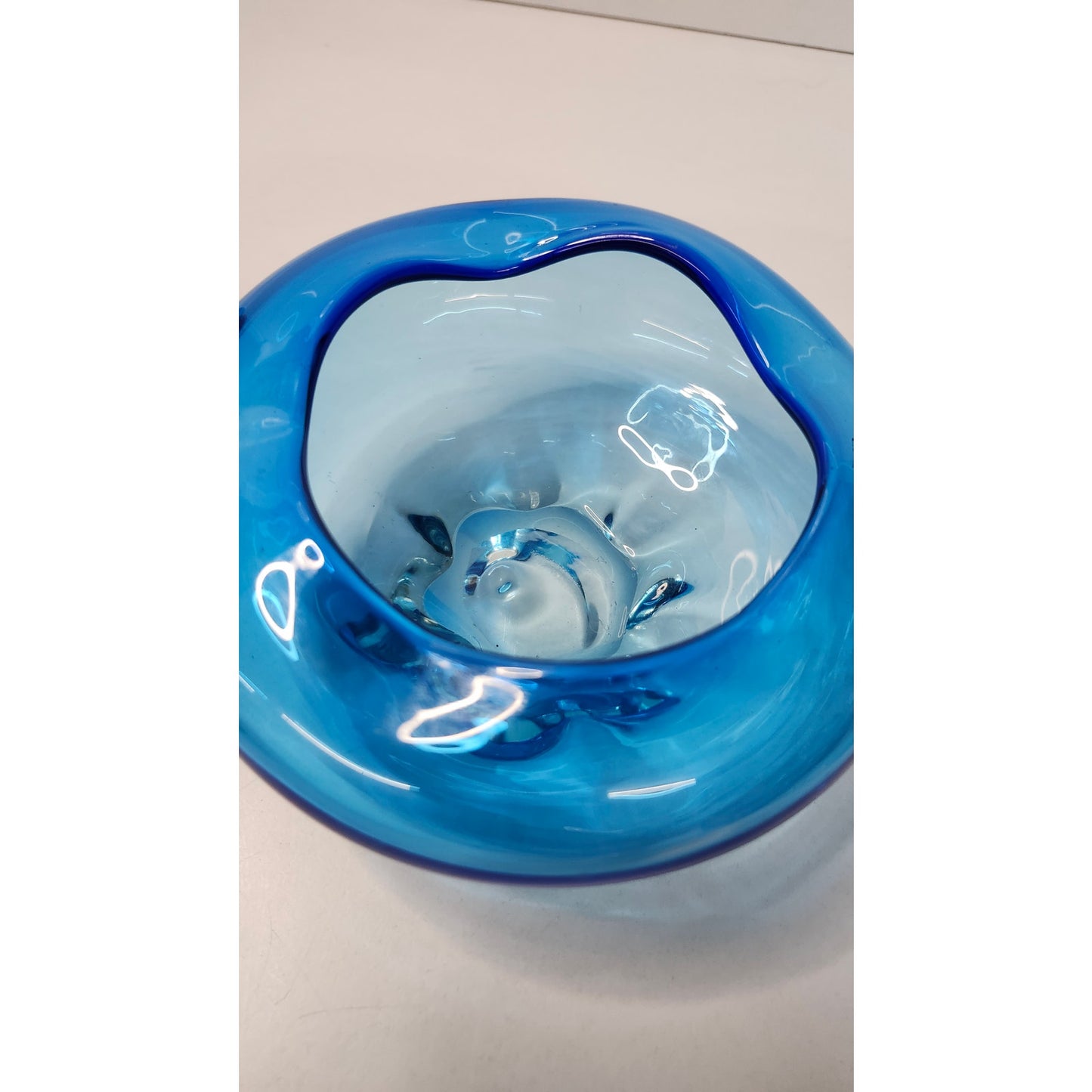VTG Art Glass Bowl Round Hand Blown Blue Decorative Catchall Centerpiece 5 Inch