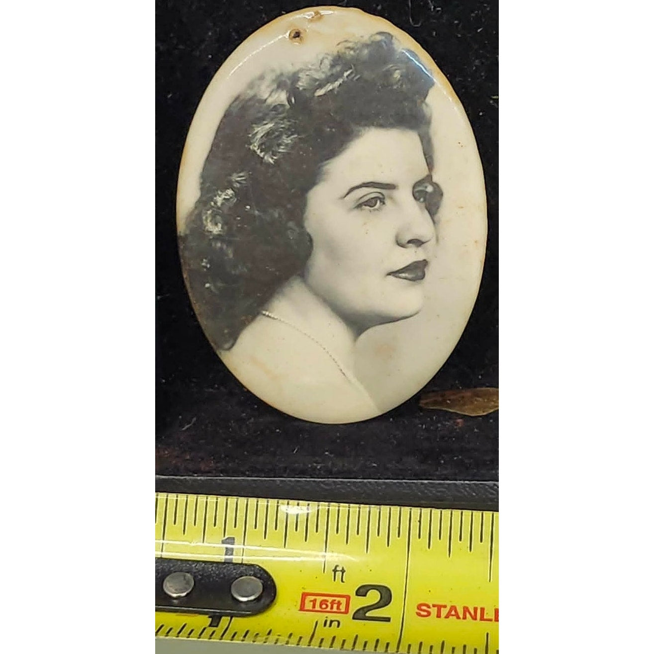 Vintage 40s Celluloid Compact Pocket Mirror Oval Female Portrait Black White