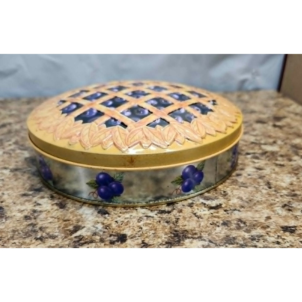 Vintage Baked Cherry Pie Scented Dessert 3 Wick Candle Novelty With Lid 5 Inch