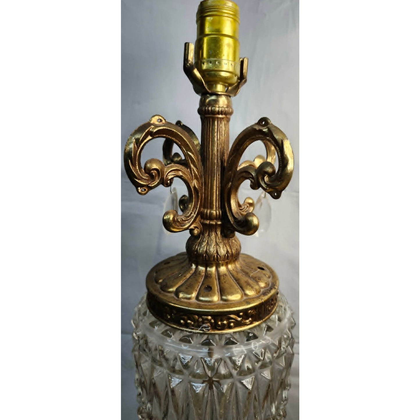 Vintage Brass Diamond Cut Crystal Glass Table Lamp Night Light Hollywood Regency
