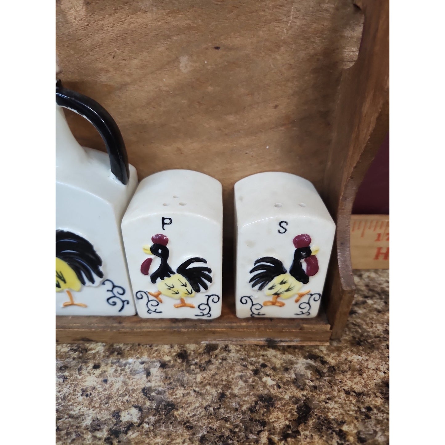 VINTAGE Enesco CRUETS SALT & PEPPER OIL VINEGAR SET W/ WOODEN SHELF ROOSTER