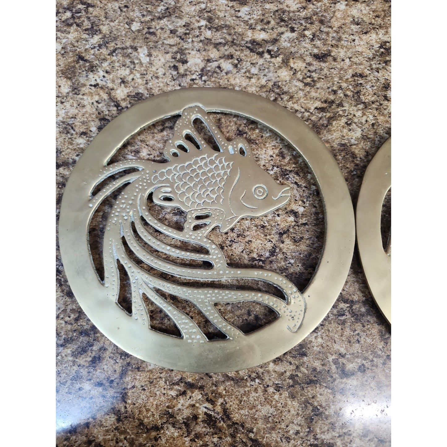 Omniens Brass Pair Of Fish Round Trivet Antique Brass Finish Gold Animal Theme