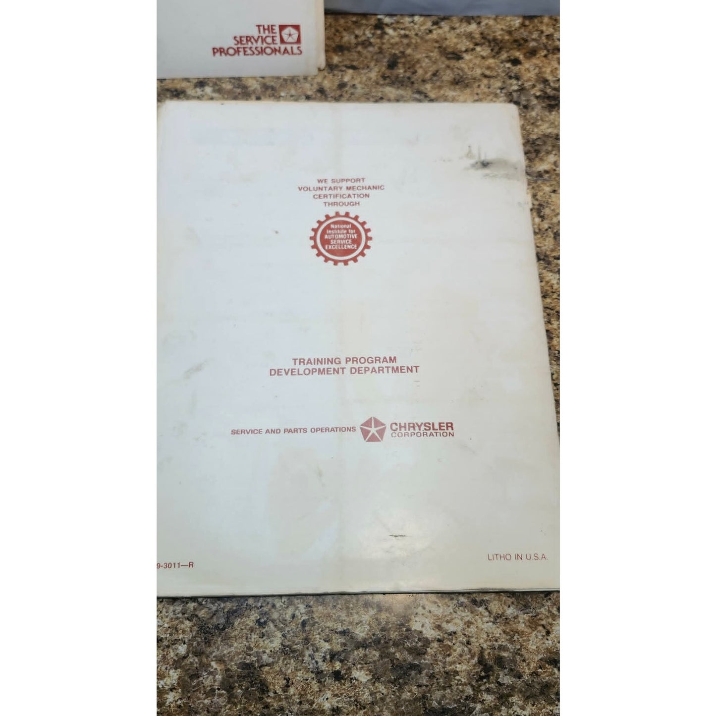 Chrysler 2.2 Liter Electronic Fuel Injection Student Reference Book Lot of 2