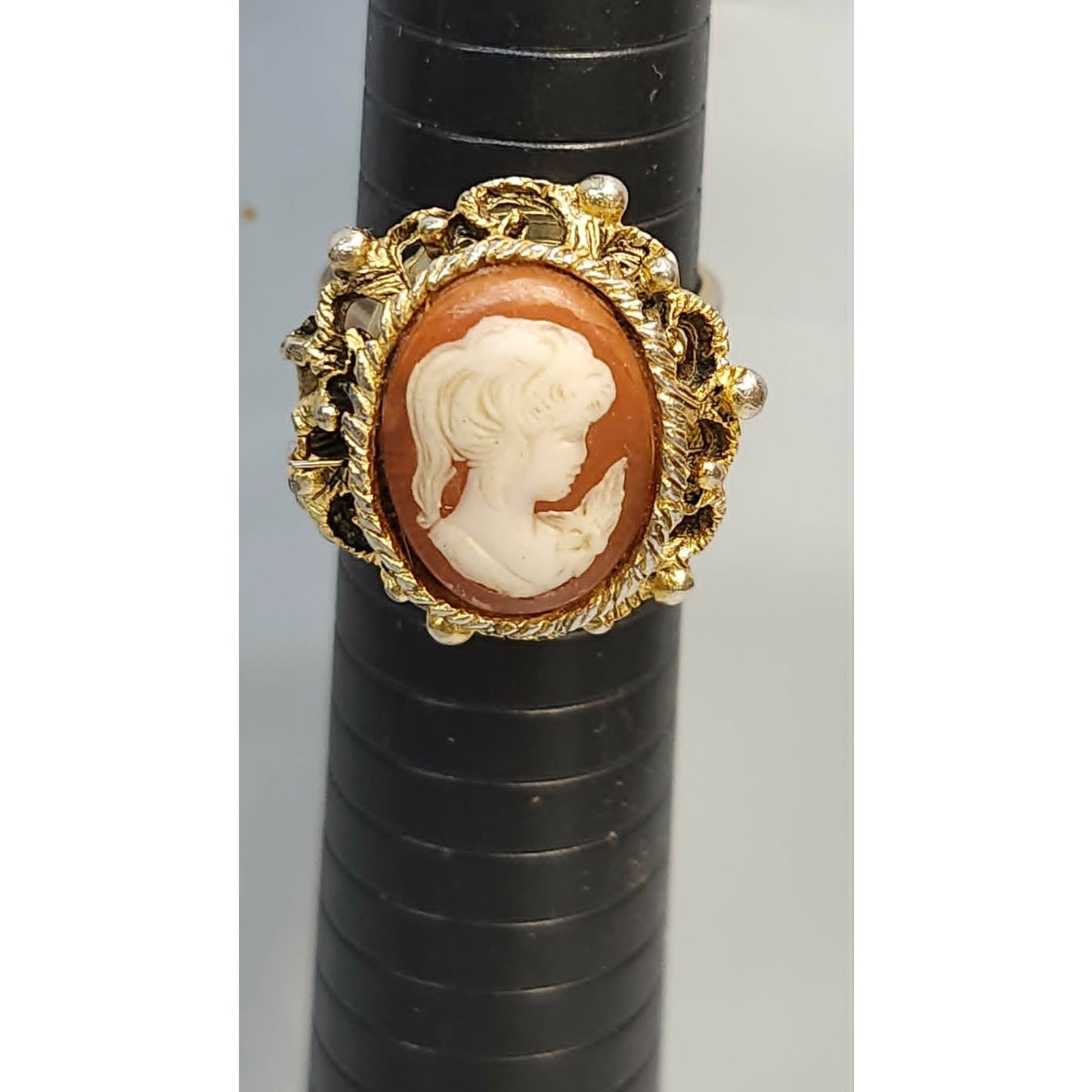 Vintage Belair Cameo Ring Watch Womens Size 9 Gold Tone Hinged Cover 17 Jewels