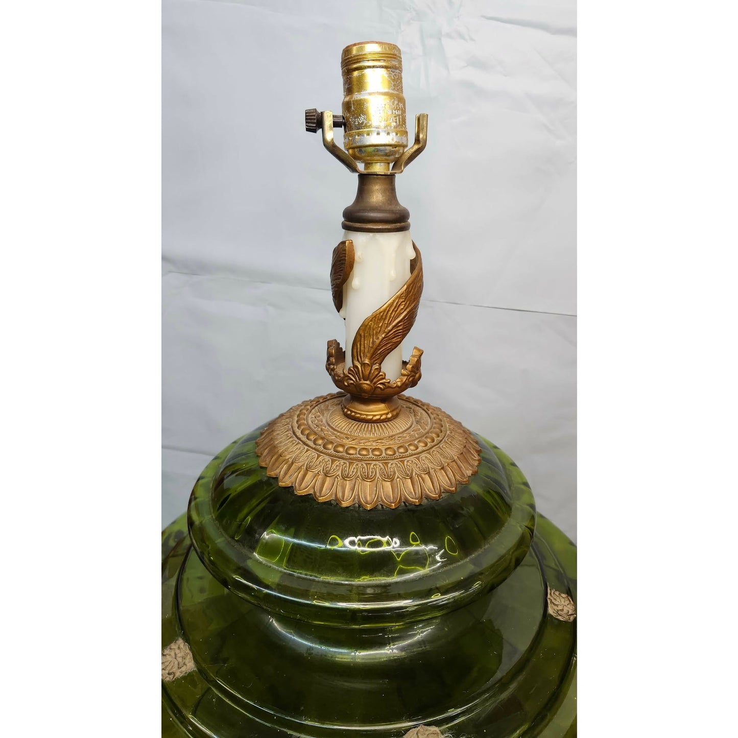 Vintage Green Slag Glass Table Lamp Ornate Brass Base Hollywood Regency MCM