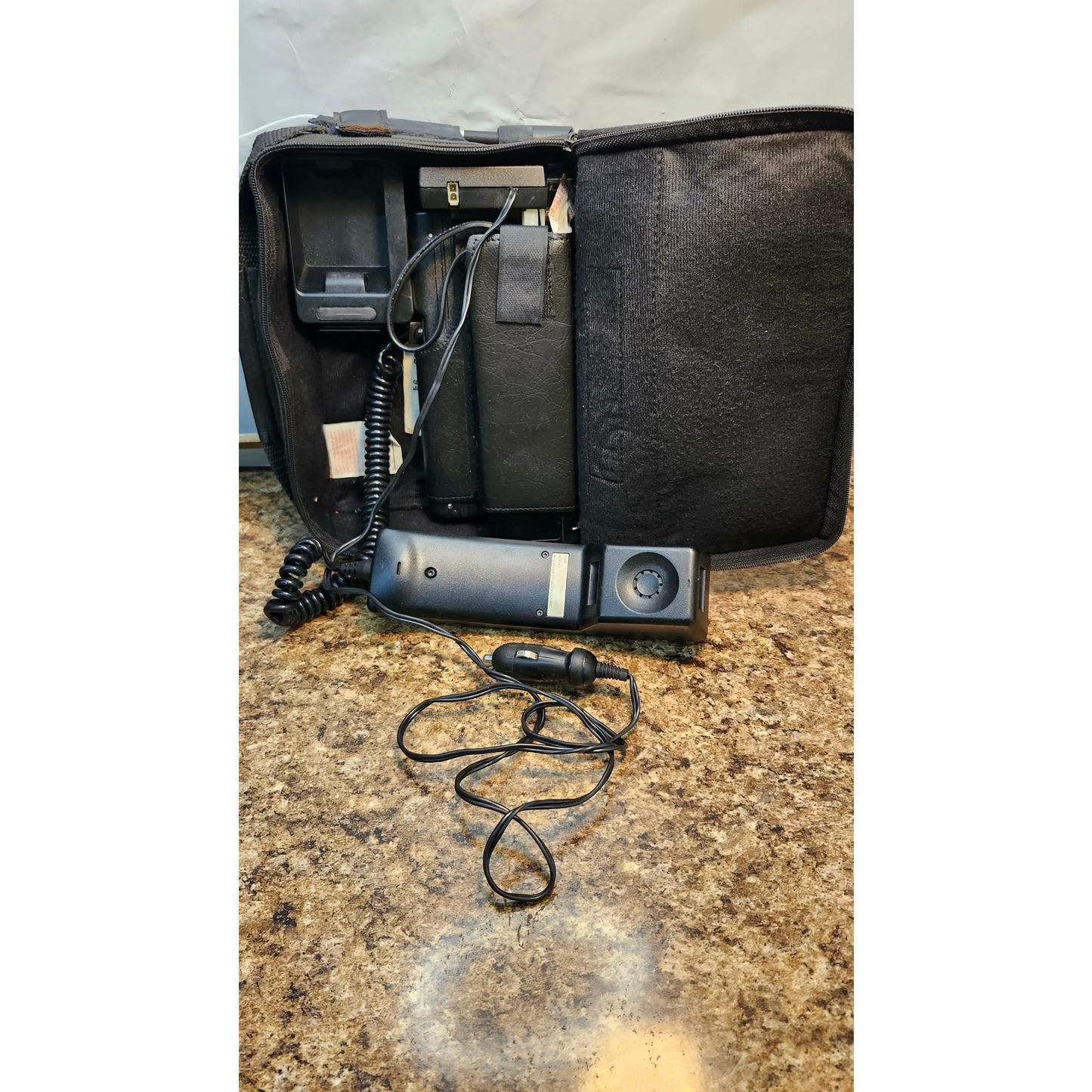 Vintage Motorola Dynasty SCN2390A Car Phone Transceiver Charger w/ Bag Black