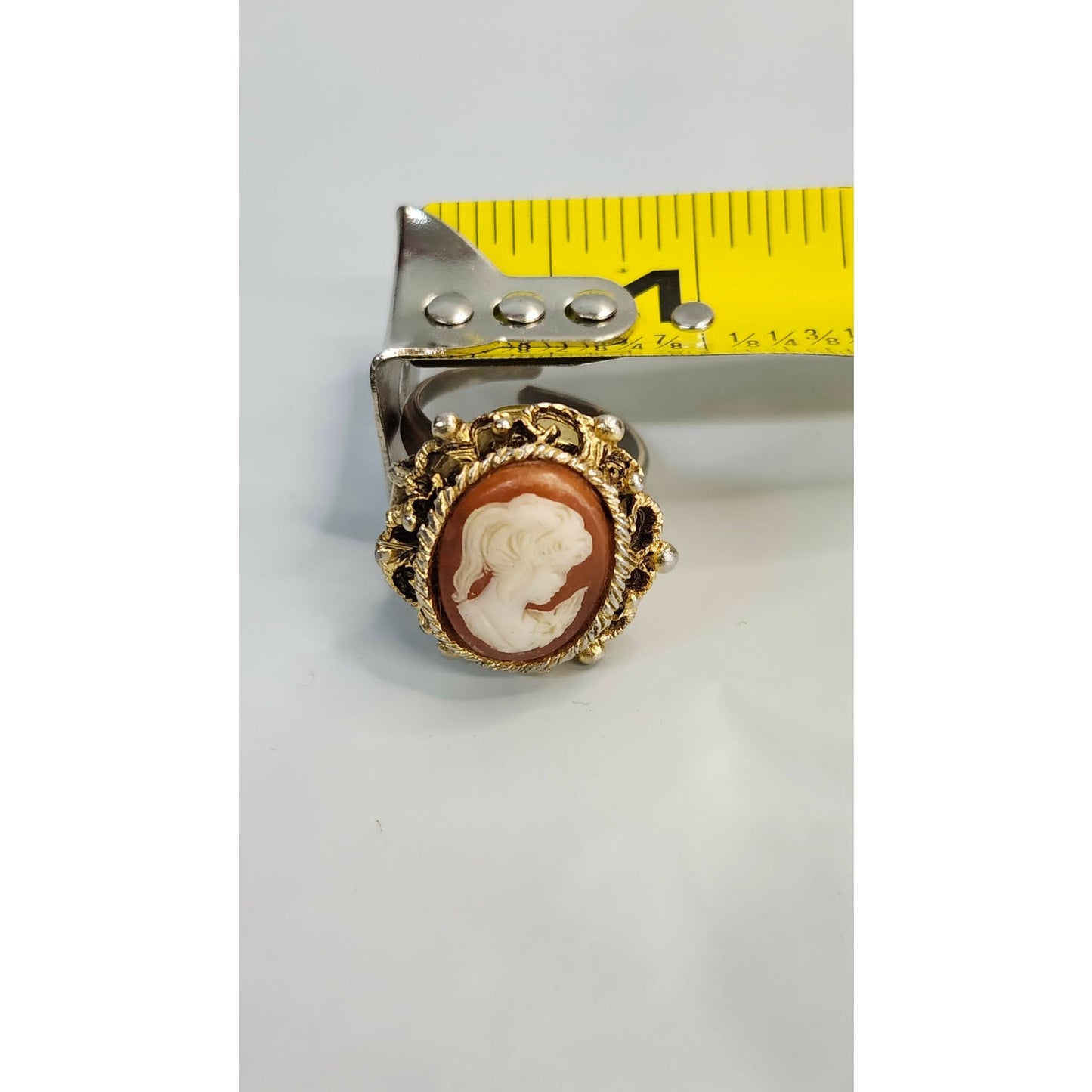 Vintage Belair Cameo Ring Watch Womens Size 9 Gold Tone Hinged Cover 17 Jewels
